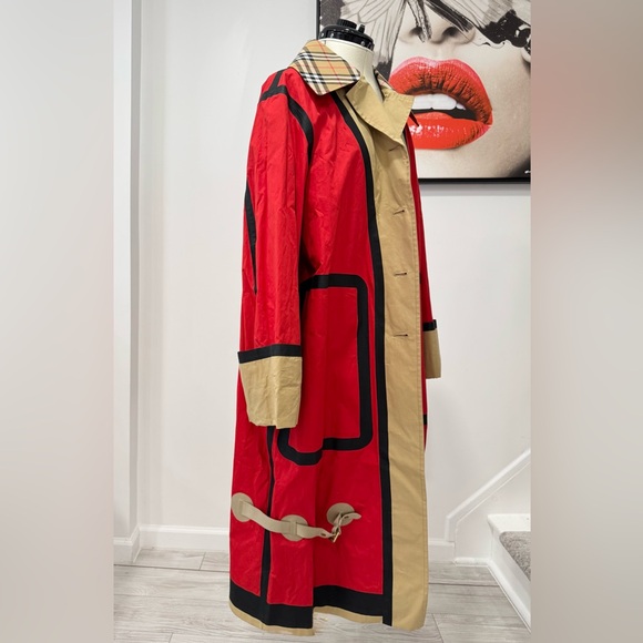 BURBERRY Bonded Cotton Oversized Seam-sealed Car Coat In Red/beige - Picture 9 of 16